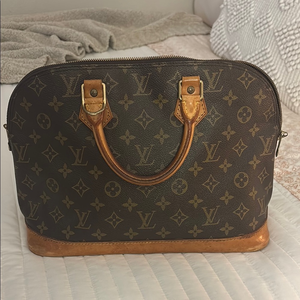Louis Vuitton Alma MM Handbag